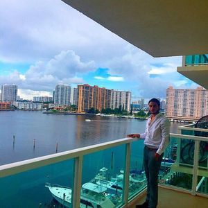 Meet your Posher, Othmane