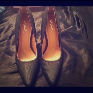 Black snake skin pumps