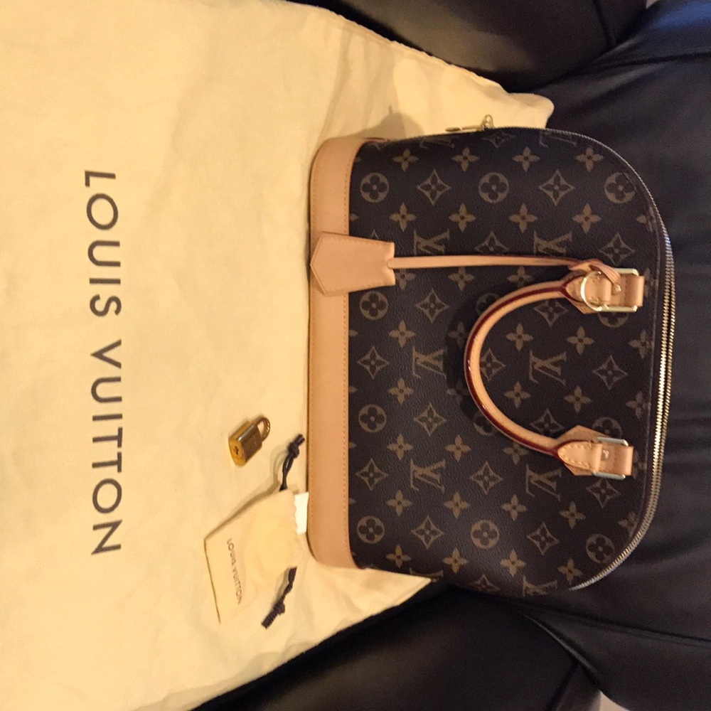 Authentic. LV pm. LIKE NEW.