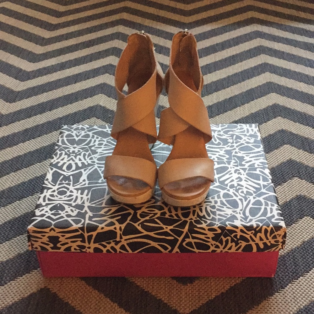 DVF tan/ white wedges