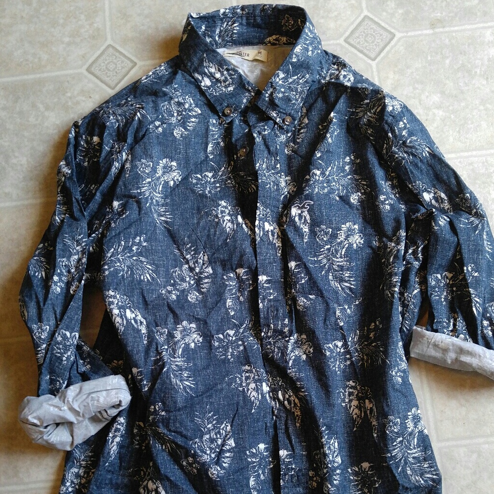 NWOT Hollister button down M