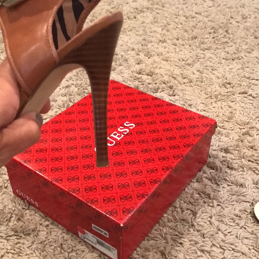Pumps - Picture 3 of 4