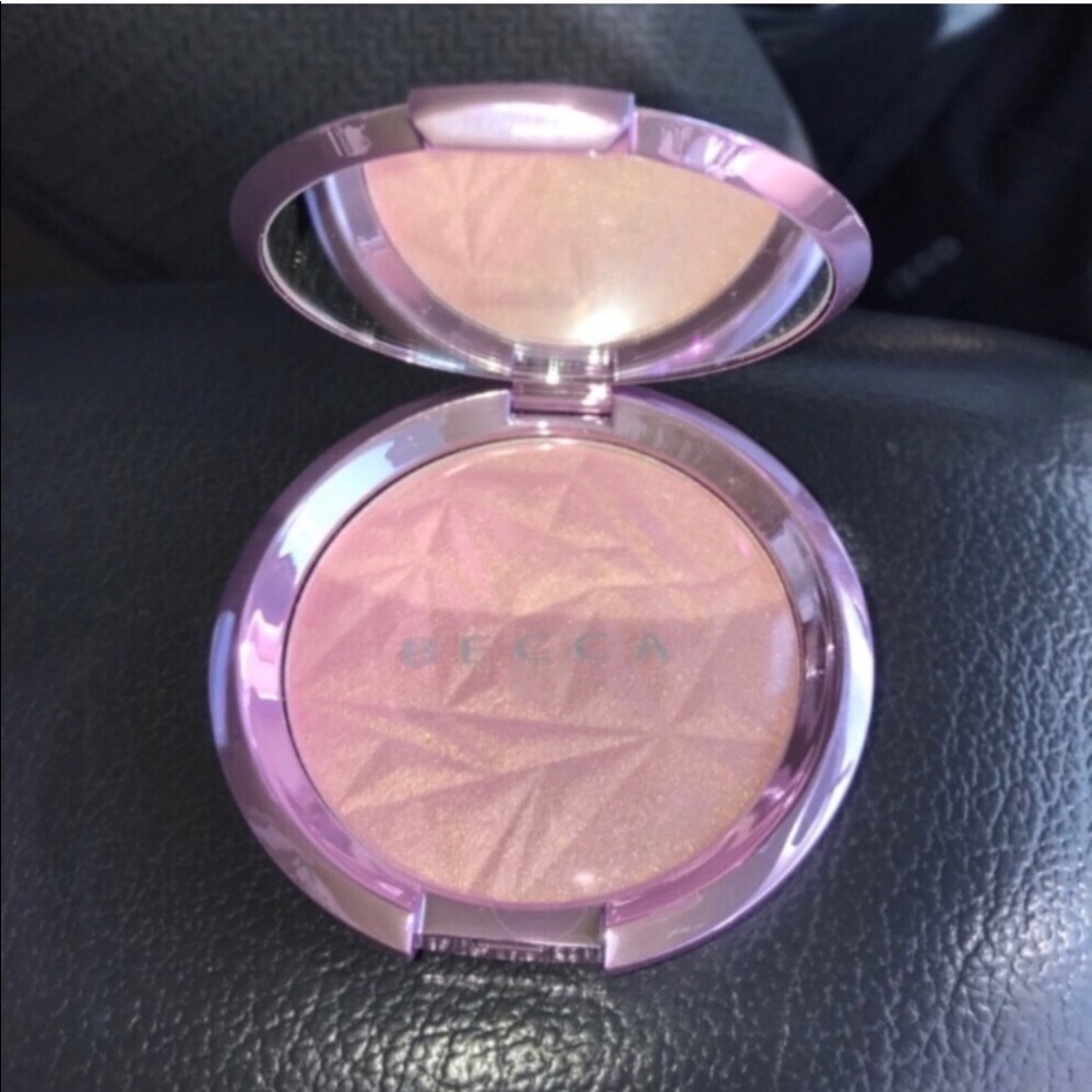 💜BNIB💜Becca lilac geode highlighter