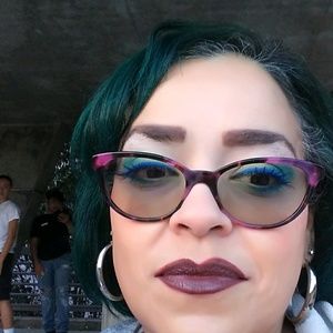 Meet your Posher, Monique