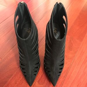 Giuseppe zanotti cut out bootie