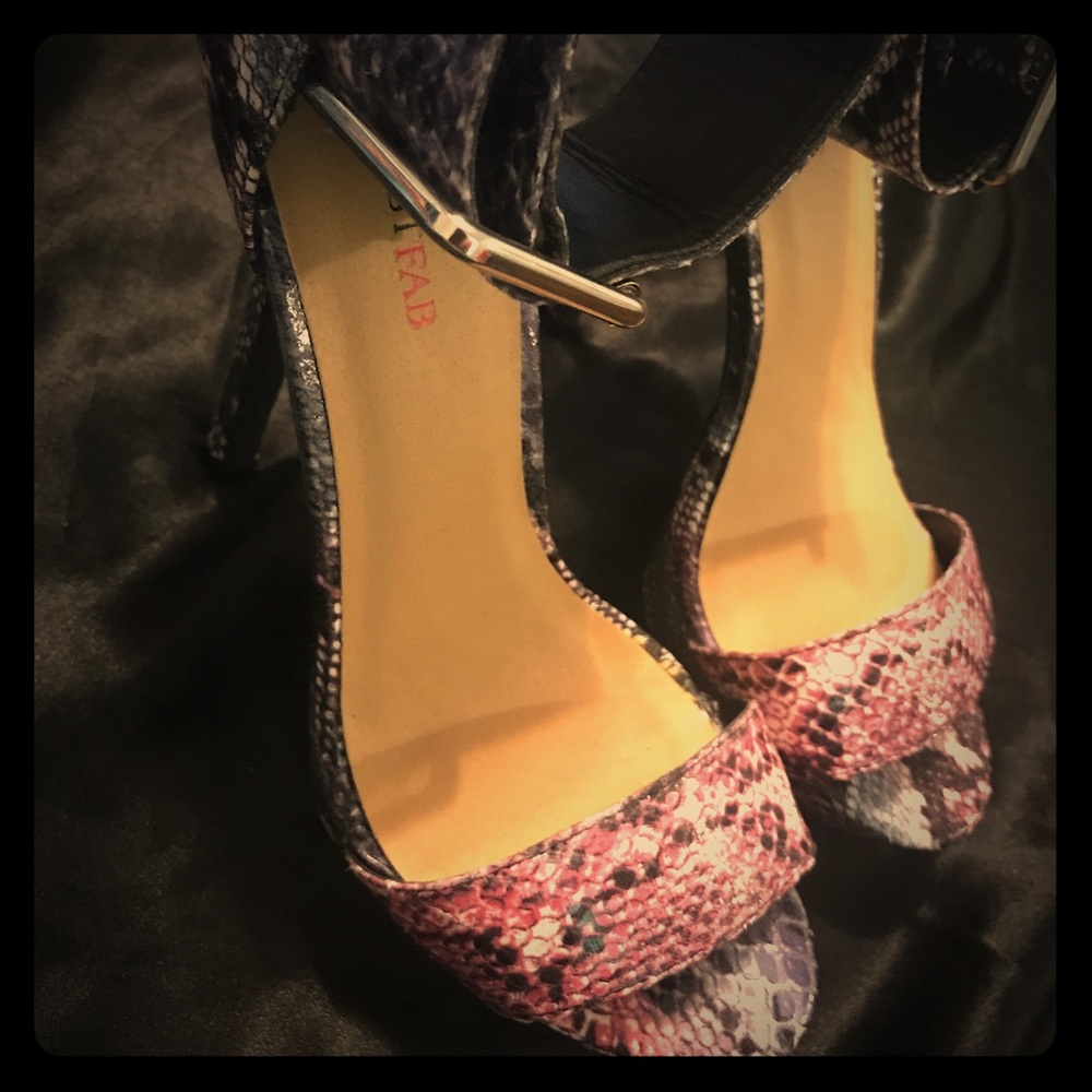 Ankle strap multicolored platform heels