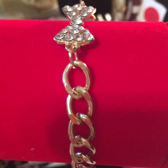 Chrystal now on gold plated chain bracelet - Picture 2 of 3