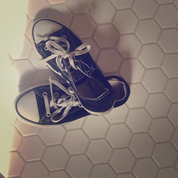 Converse - Picture 1 of 1