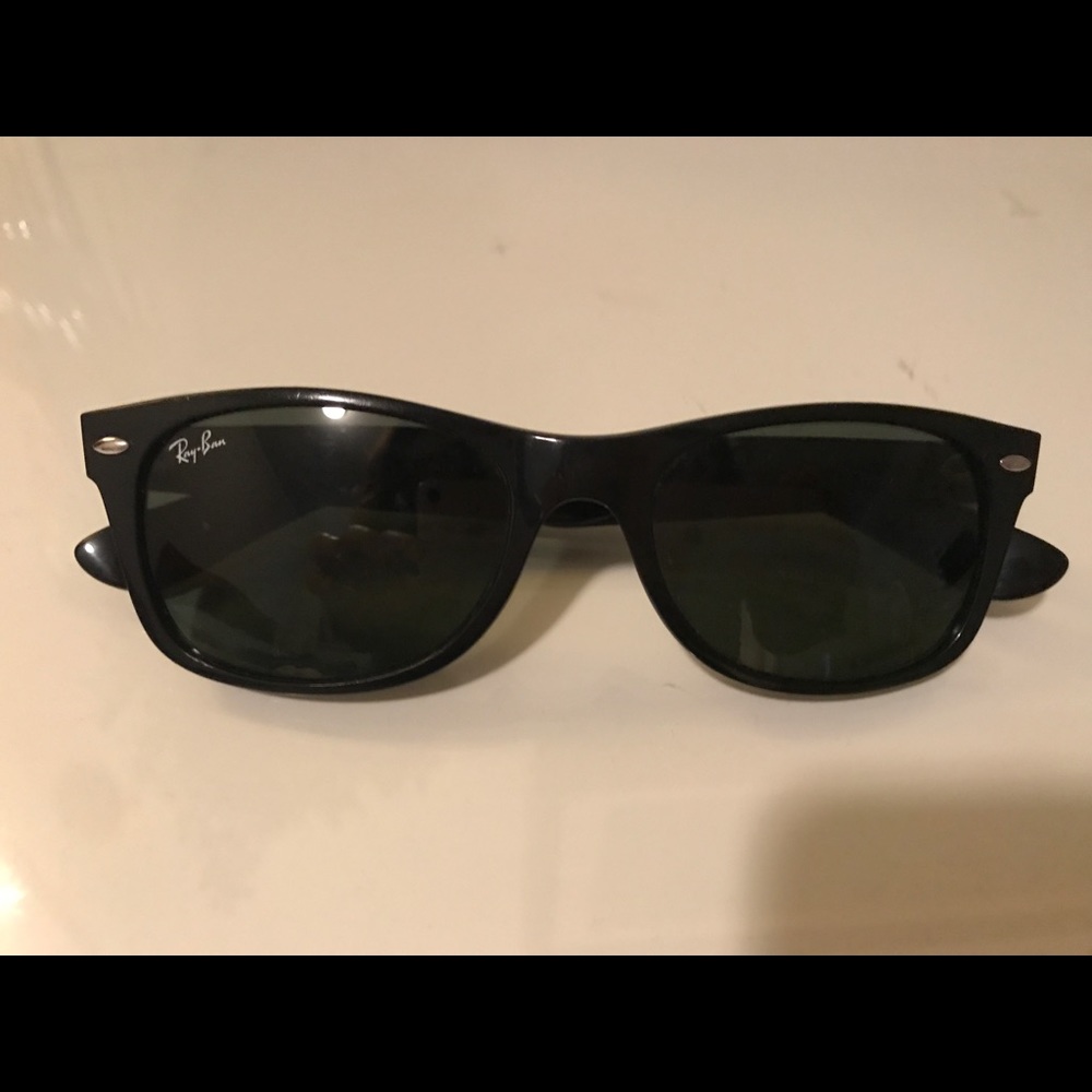Black Ray-Ban Sunglasses