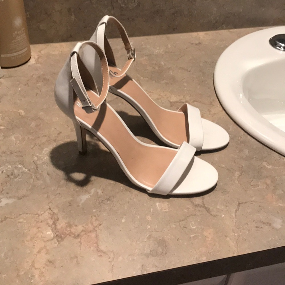 Mix 6 white heels