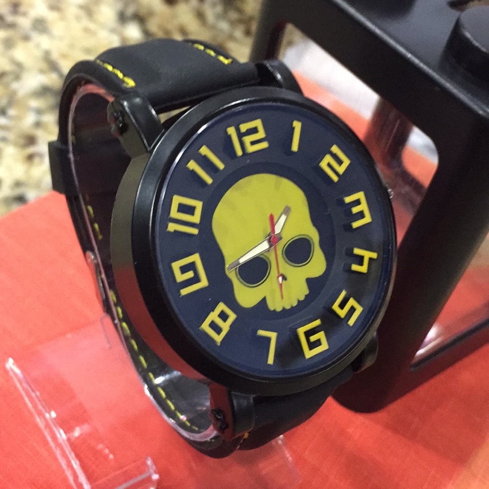 Men's Fashion Skull Head Punk Watch/New