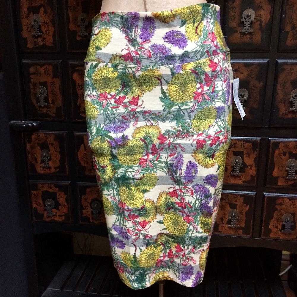 Lularoe Cassie pencil skirt in gorgeous floral