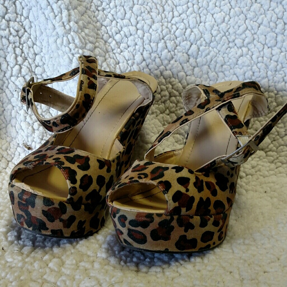 Cheetah velvet wedges