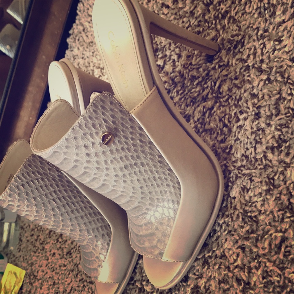 Calvin klein nude heeled sandals