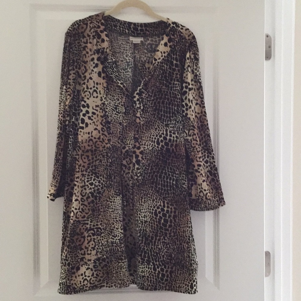 Leopard print contemporary top. So cute