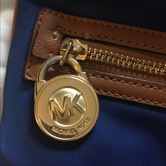Michael Kors Crossbody - Picture 2 of 5