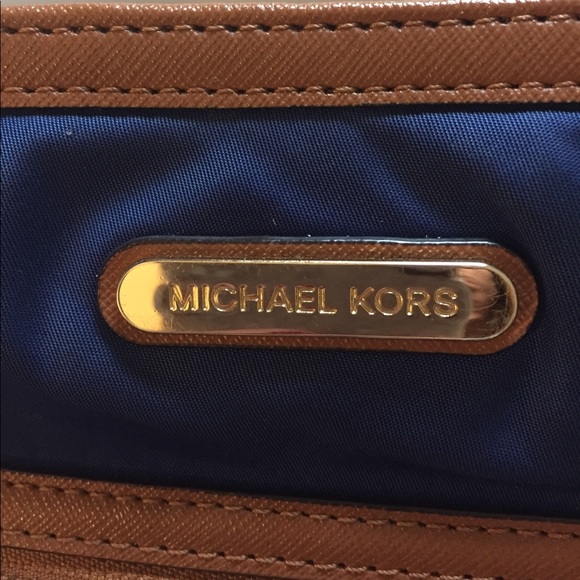 Michael Kors Crossbody - Picture 3 of 5