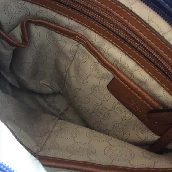 Michael Kors Crossbody - Picture 5 of 5