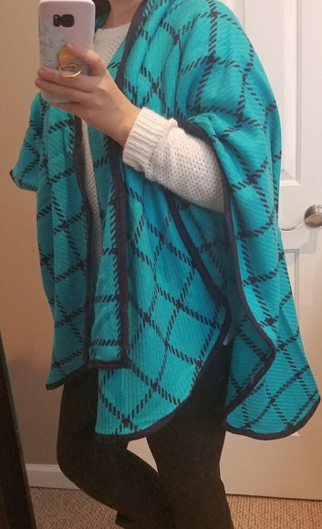 💕Cozy turquoise shawl 💕 - Picture 6 of 7
