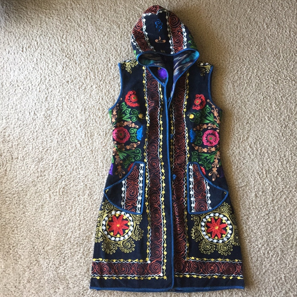 Gorgeous embroidered bohemian style flowery jacket