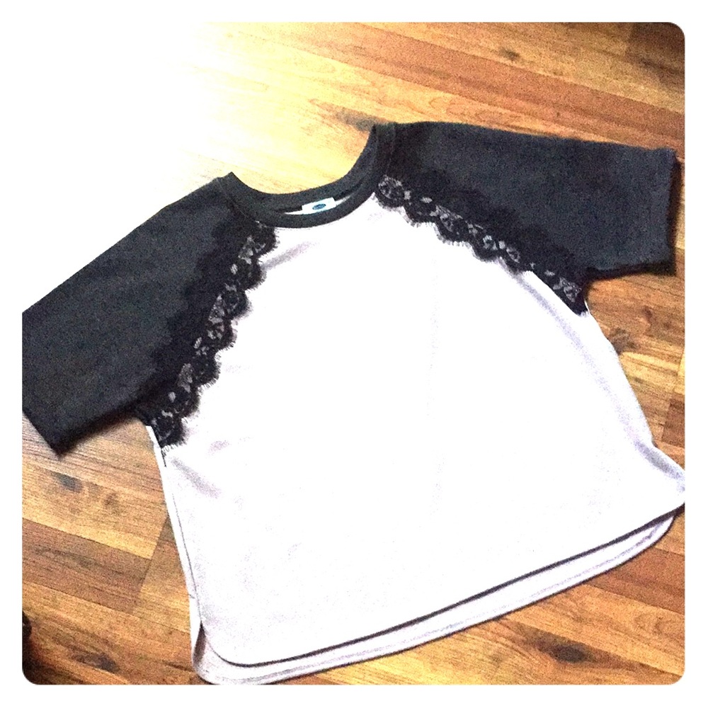 Lilac Short Sleeve Sweatshirt with Lace Trim