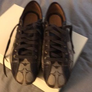 Coach lace up sneaker shoe