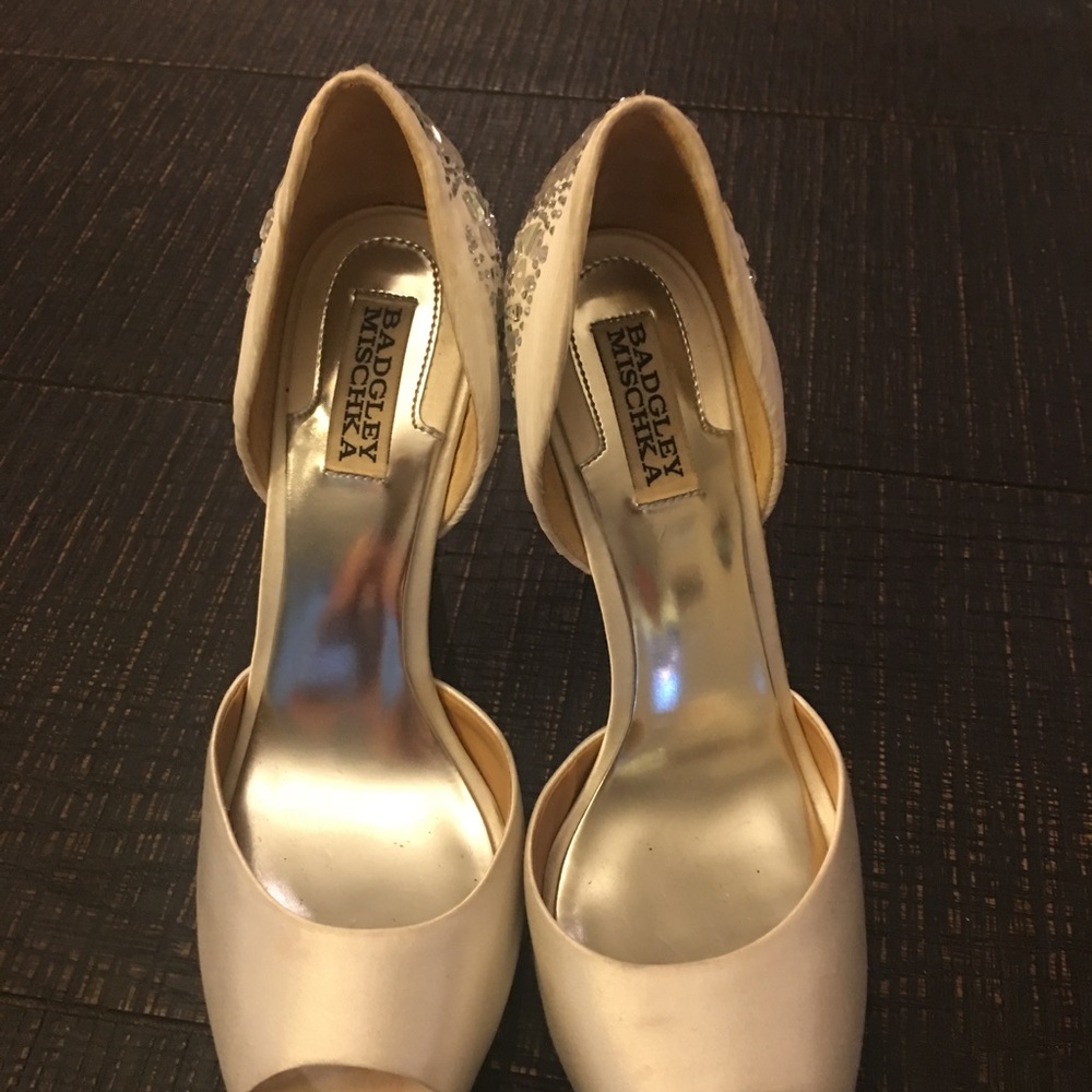 Badgley Mishka/Ivory/Beautiful/Good Condition