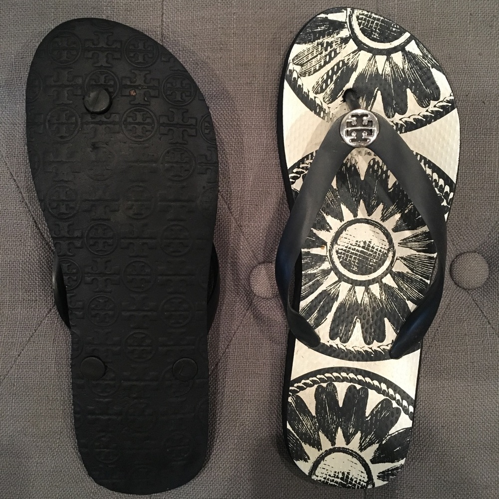 TORY BURCH flip flops