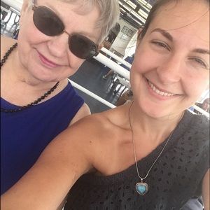 Meet your Posher, Olivia