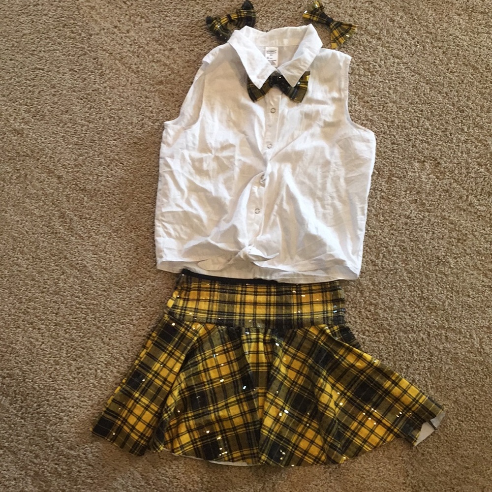 Schoolgirl sleeveless too with plaid skirt