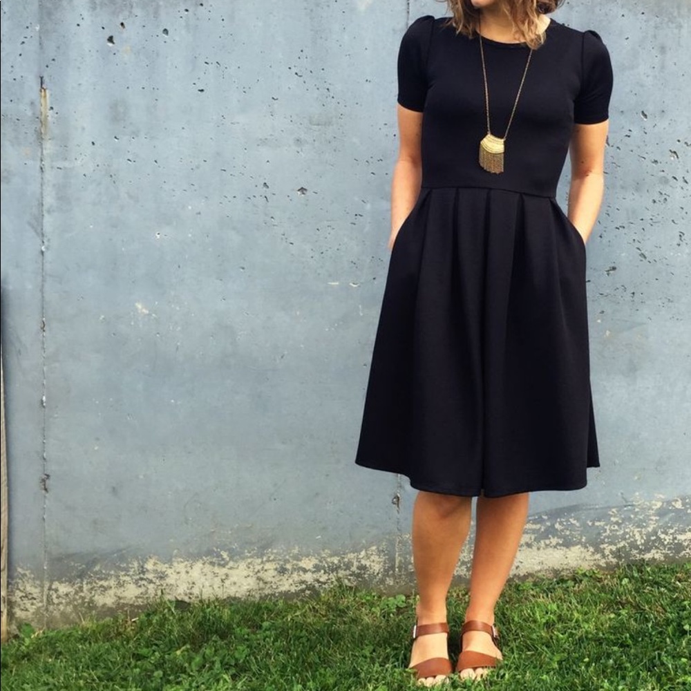 🎉HP x2🎉 PM Editor Pick • LuLaRoe Amelia Dress