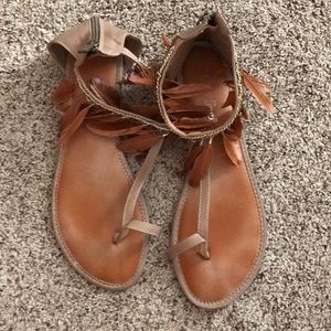 Boho back zip feather sandals
