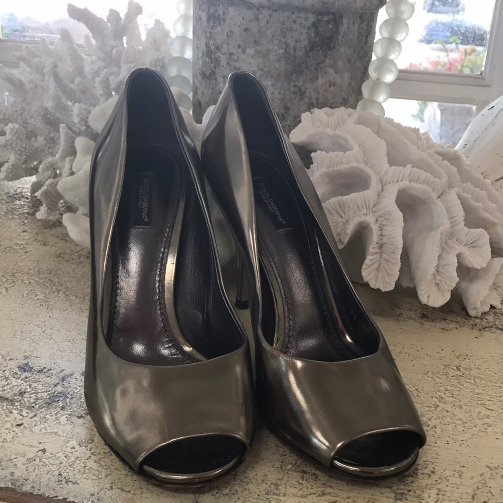 Dolce and Gabana pump