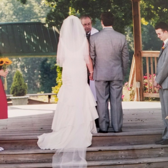 Wedding dress - Picture 2 of 8