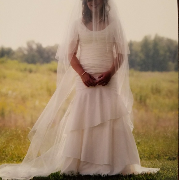 Wedding dress - Picture 4 of 8