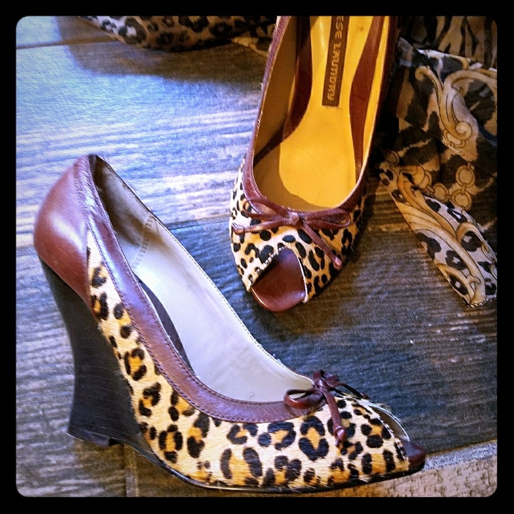 Peep toe wedge LEOPARD PRINT heels