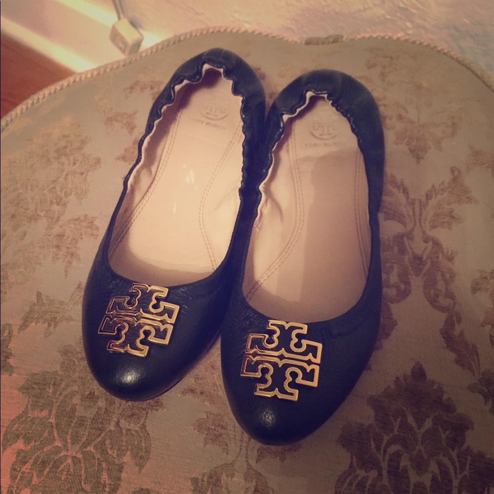 Black leather and gold Tory Burch flats