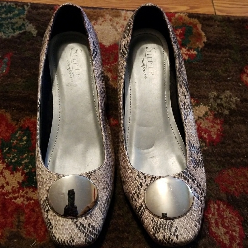 Snake skin print lady shoes