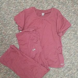 Maroon iguana scrub set