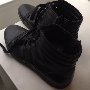 Kenneth Cole All Black Down n Outs size 9.5