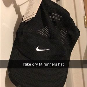 2 brand new nike runners hats - adult unisex