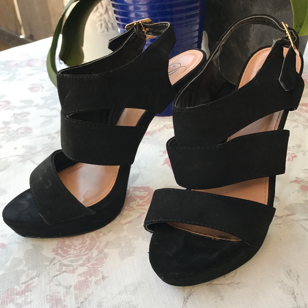 Black Heels by Delicious
