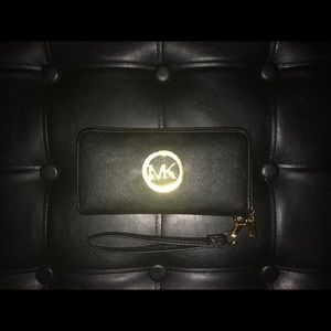 Michael kors wristlet