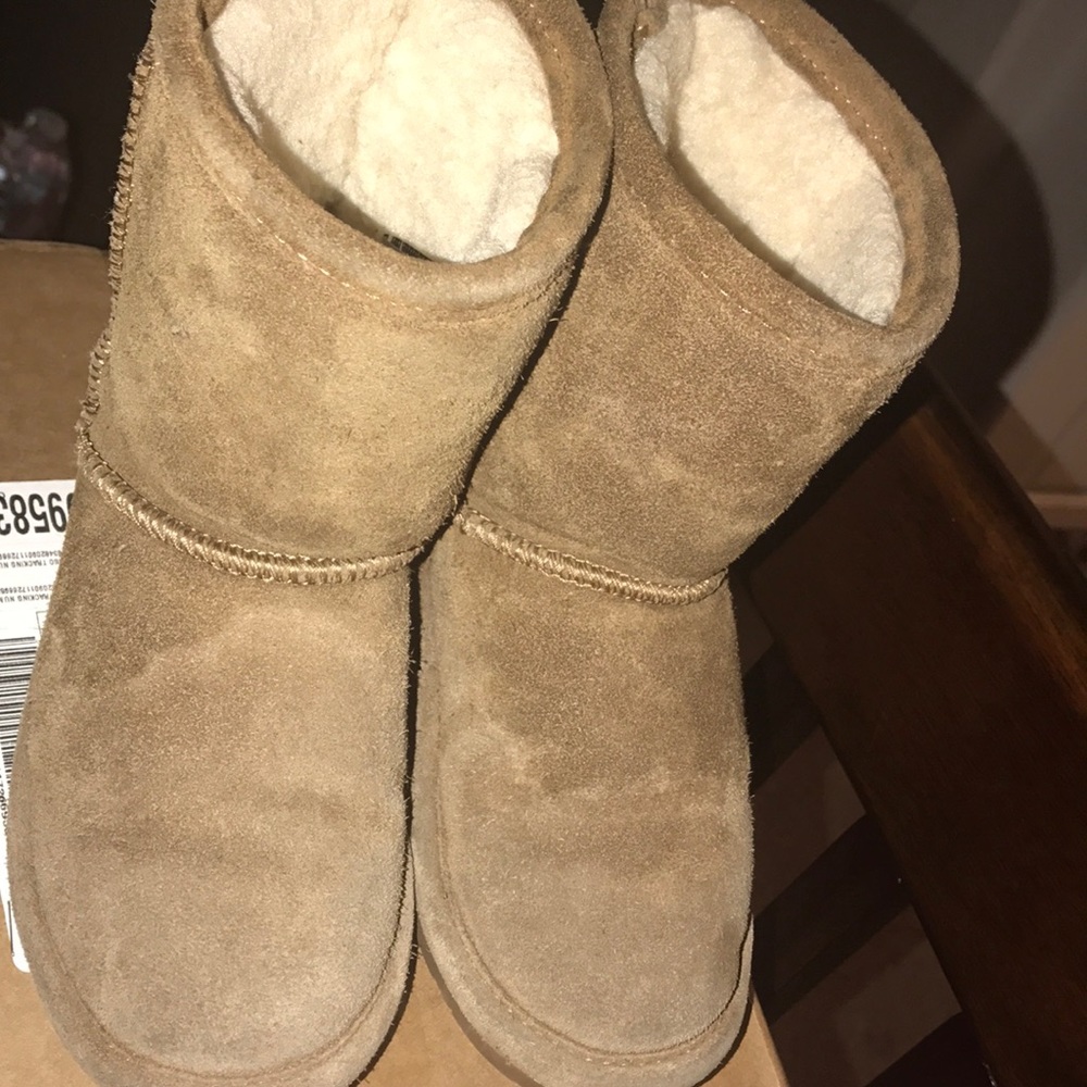 Brown bearpaws