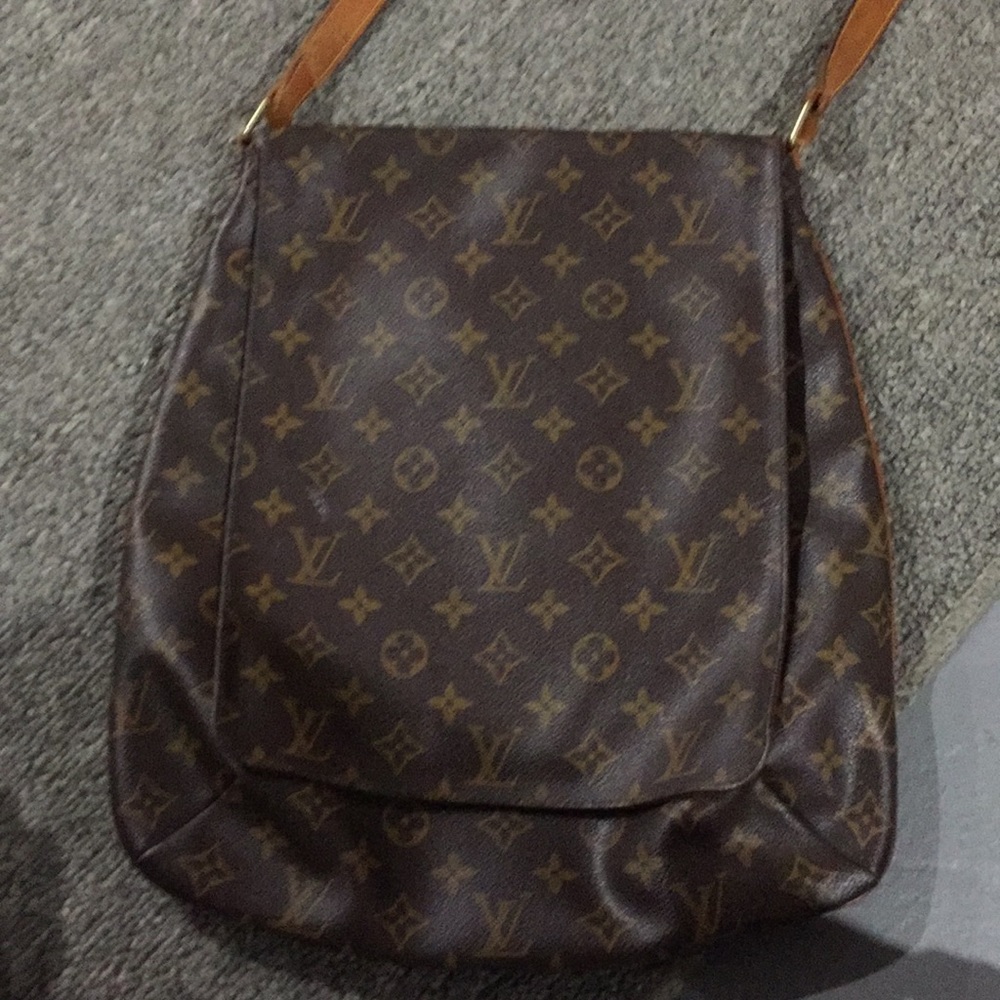 Louis Vuitton (Authentic)
