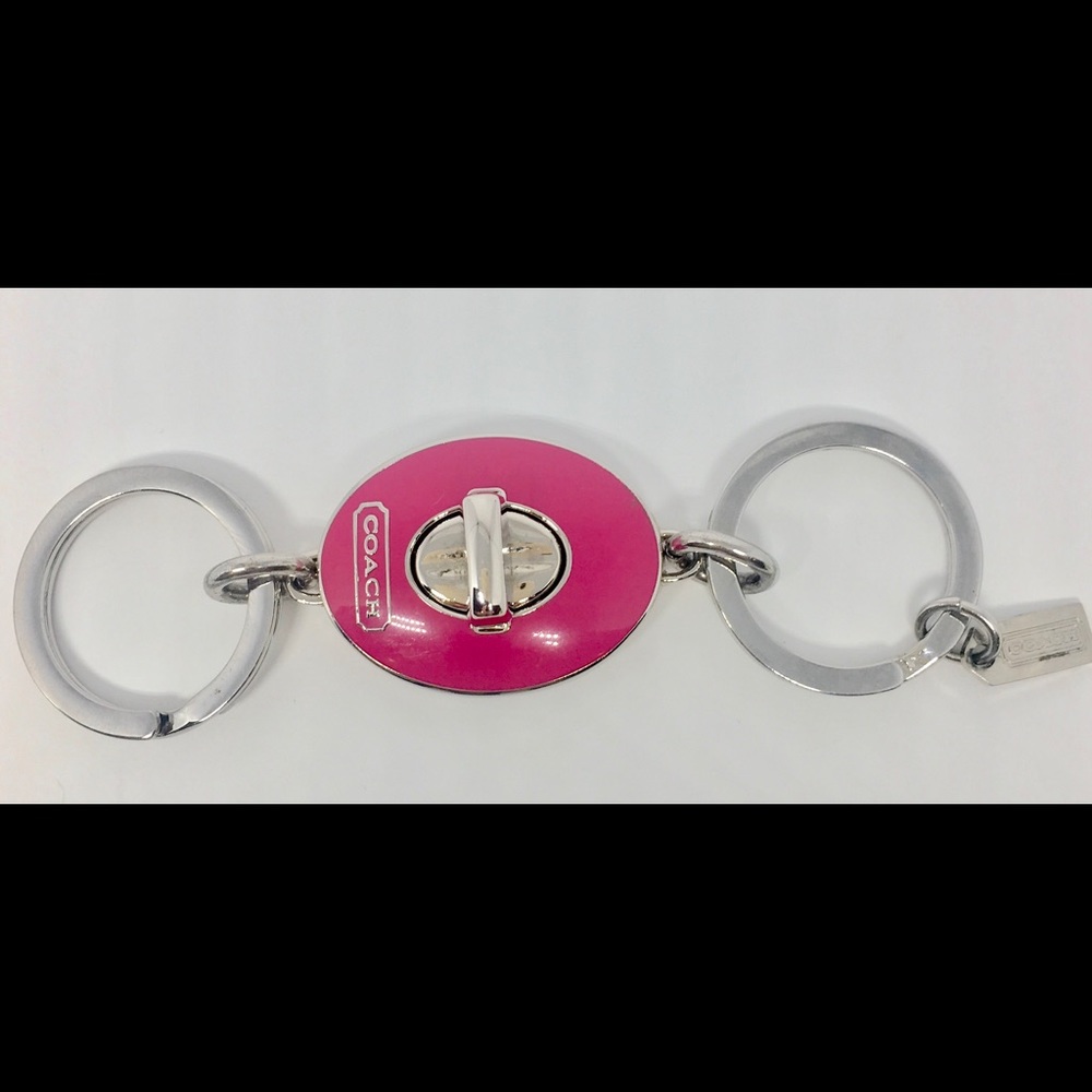 COACH Turnlock key chain