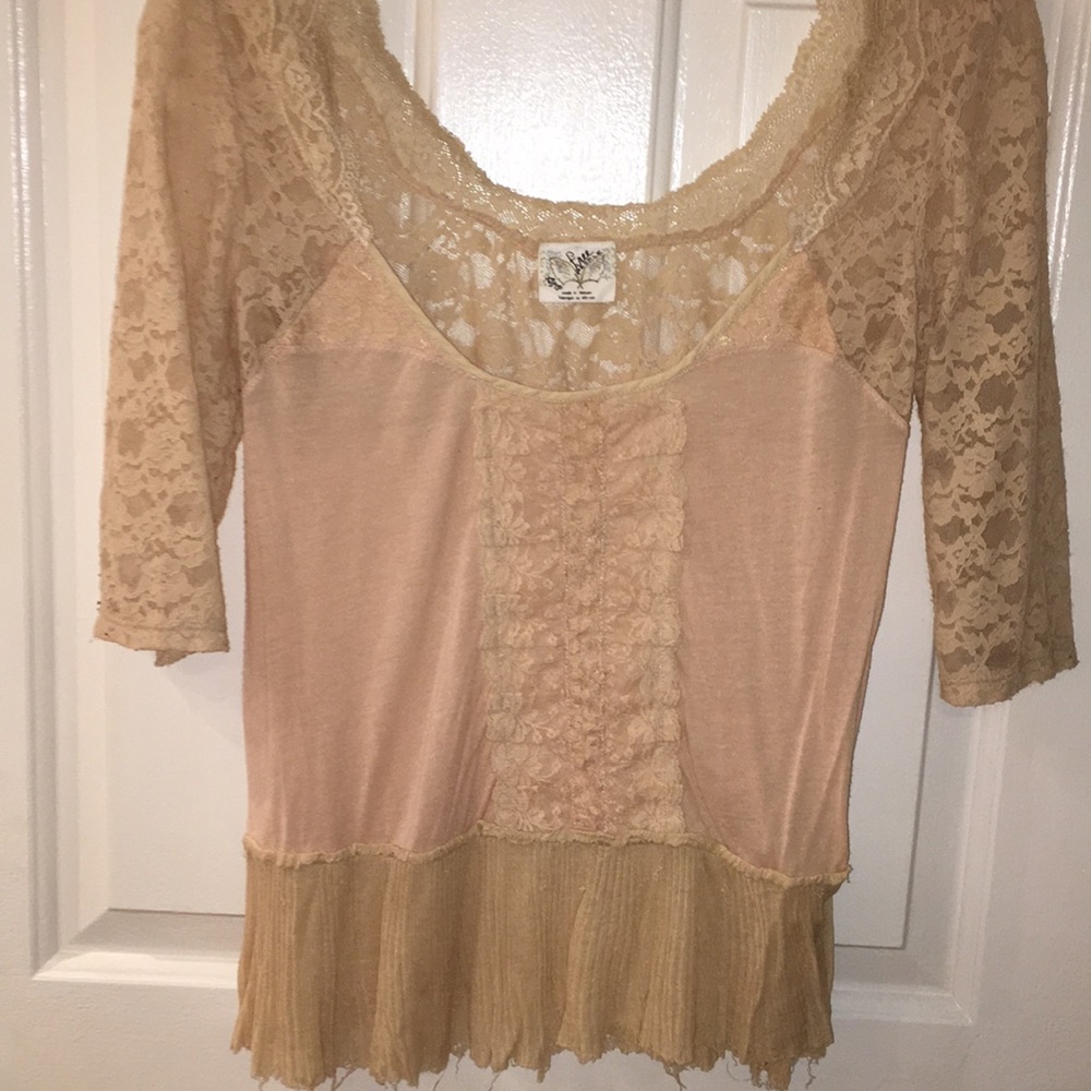 Gorgeous Free People lace 3/4 length top