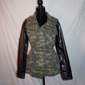 CAMO JACKET WITH LEATHER SLEEVES