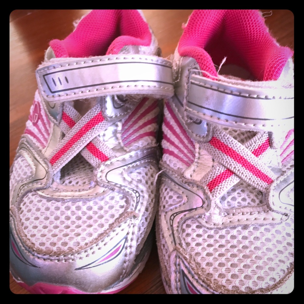 Size 6 toddlers sneakers