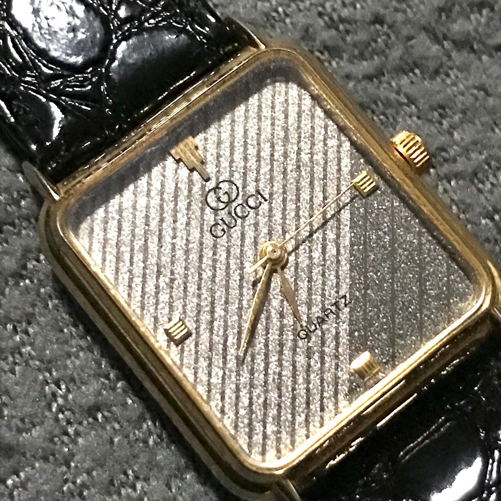 ++ GUCCI collectors Quartz Watch -Leather strap